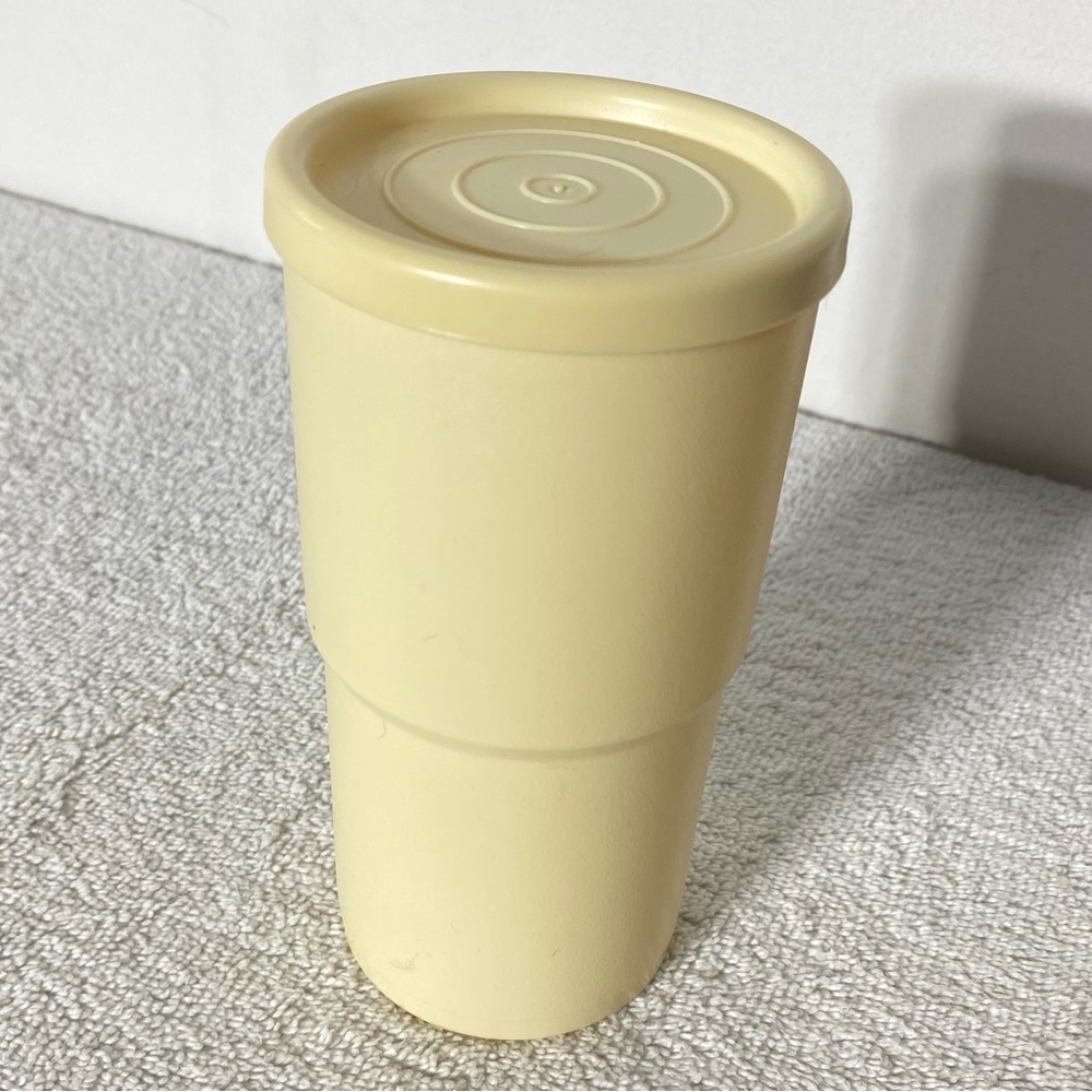 5/$35 Vintage Tupperware Cream Tumbler Cup With Lid